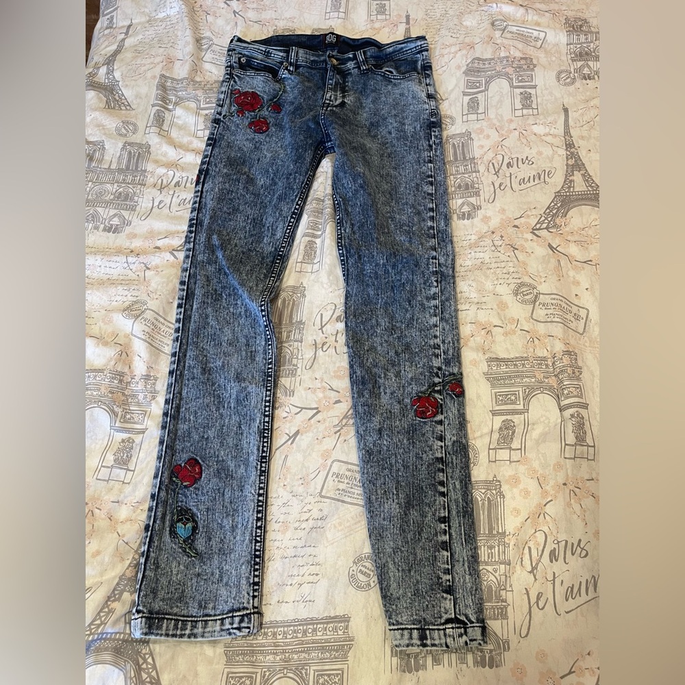 BDG Urban Outfitters Acid Wash Embroidered Jeans size 30W